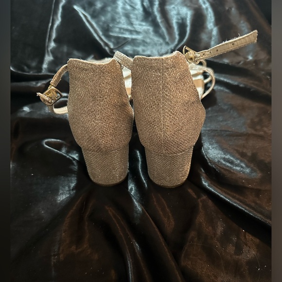 Gold/Silver Heel - Picture 2 of 4